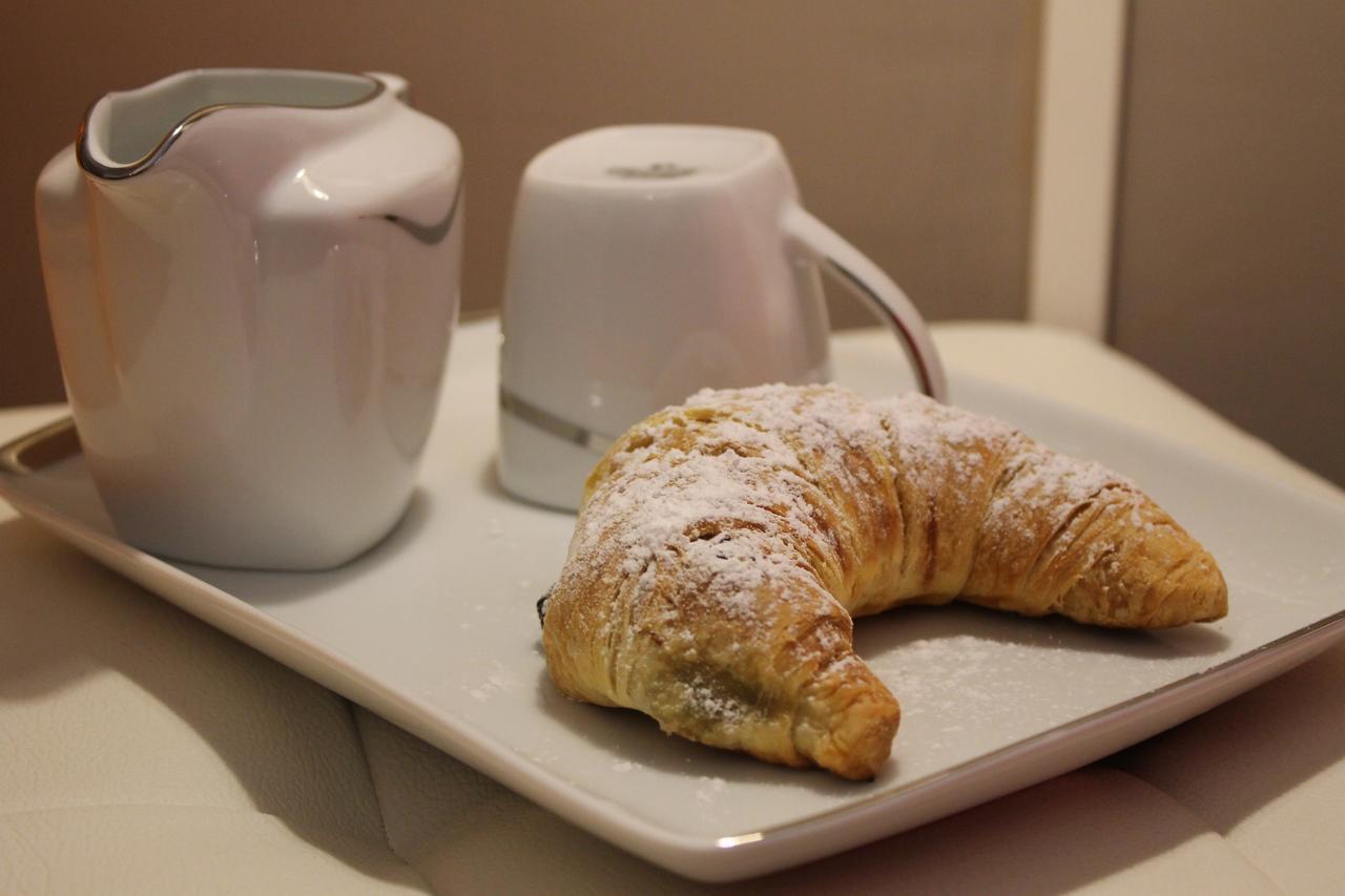 Al 68 Di Piazza Cavour Bed and Breakfast Νάπολη Εξωτερικό φωτογραφία